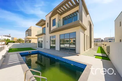 6 bedroom villa | Private pool | Elevator