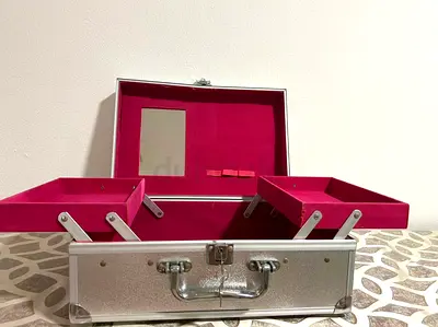 Silver Aluminum Jewelry Case with Pink Velvet Interior - Medium Size