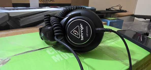 Behringer HPX600 Studio Headphones - Good Working Condition