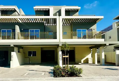 Brand New | 3 bedrooms | Roof Top | Middle unit