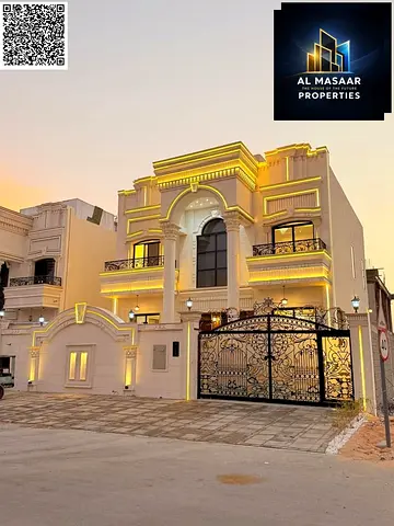For sale: Luxurious classic villa with 6 bedrooms and a rooftop terrace. Spacious layout, high-end