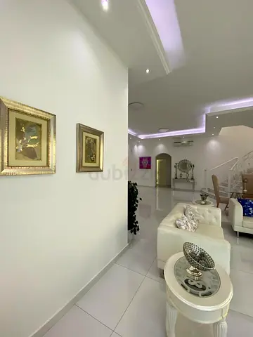 Master bedroom in a beautiful villa in Centre dubai