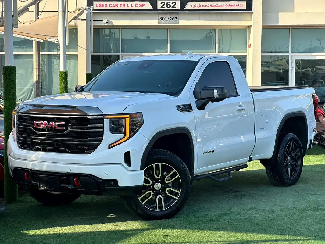 GMC Sierra 2022 — photo 1 of 11