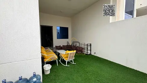 جاهزة للسكن للبيع مع الكهرباء والماء وتكييف الهواء، تقع على شارع الشيخ محمد بن زايد، بالقرب من جميع الخدمات