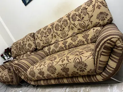 3-seater Fabric Sofa Set with Floral Pattern - Good Condition very comfortable 300 dh only
