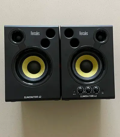 HALF PRICE - Pair of Hercules DJMonitor 42 Studio Monitors - Perfect Condition