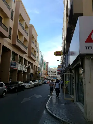 محل تجاري مع طابق نصفي للإيجار في سوق قطع غيار السيارات بالقرب من محطة مترو بني ياس، منطقة النخيل، نايف، ديرة، دبي