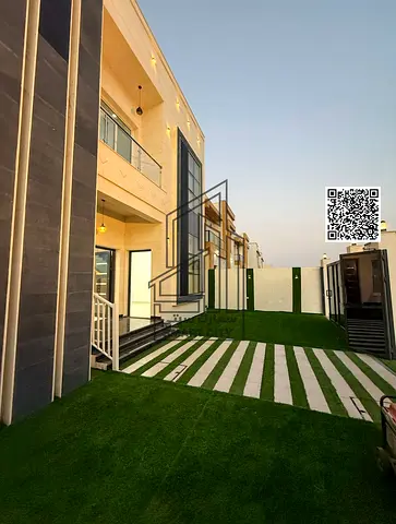 Corner villa with roof and private garden, prime location