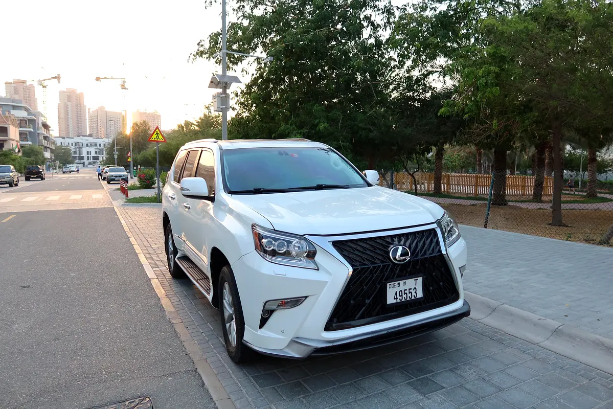 Lexus GX-Series 2018 — photo 1 of 11