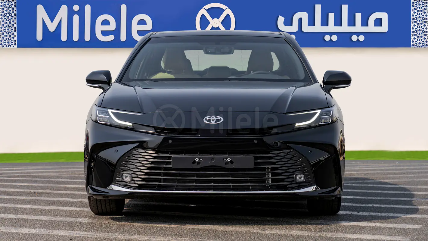 Toyota Camry 2025 — photo 1 of 20