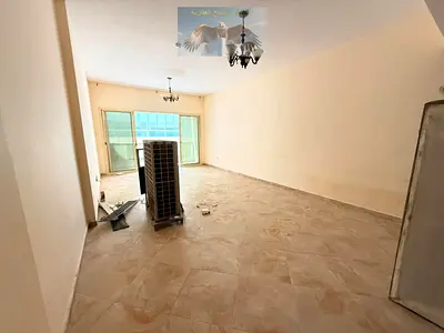 بلكون اطلاله/غرفه ماستر/خزائن بالحائط /غرفه خادمه