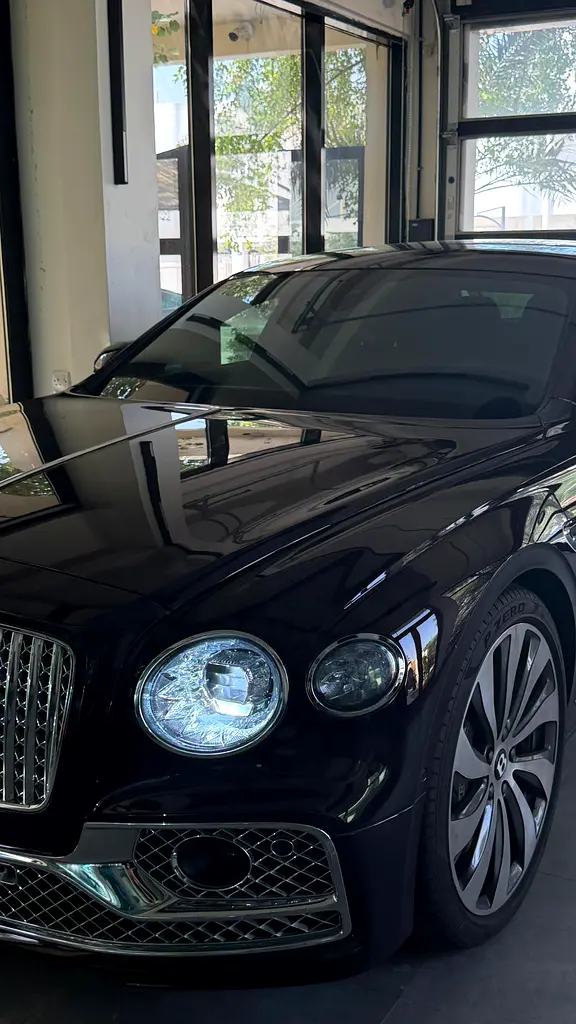 Bentley Flying Spur 2022 — photo 1 of 18