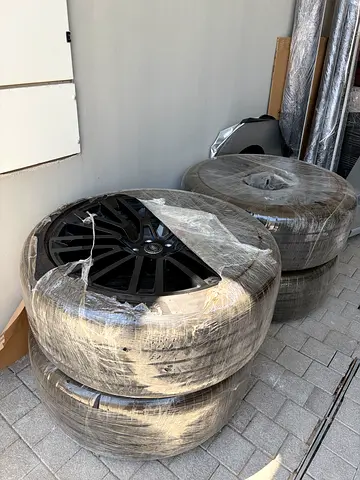 Range Rover sport 23 wheels + tyres