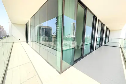 Vacant on Transfer| Spacious Layout | Corner Unit
