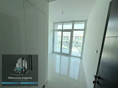 LUXURY SPACIOUS 3BEDROOMS FOR RENT READY TO MOVE CORNER UNIT