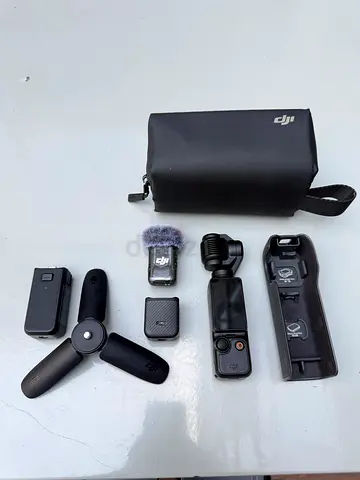 DJI Osmo Pocket 3 Creator Combo - Includes (Case, Batteries, Mini Tripod, Mic) - Great Condition