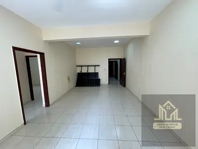 SPACIOUS 2BHK WITH BALCONY CLOSE DAY TO DAY AVAILABLE FOR FAMILY