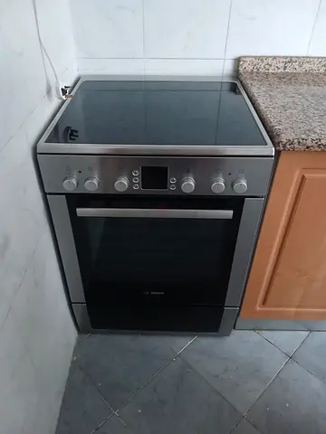 Bosch freestanding electric oven and stovetop - good working condition