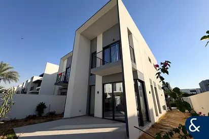 Close to Amenities | Corner Unit | 4 Bed
