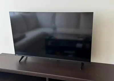 Hisense 47-inch Smart LED TV in excellent working condition
