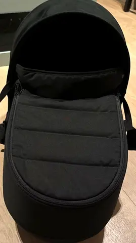 Yoyo 2 hard bassinet with adapter