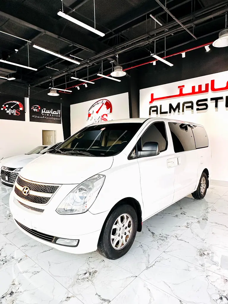 Hyundai H1 2016 — photo 1 of 11