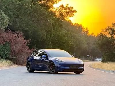 TESLA MODEL 3 PERFORMANCE GCC 2024 Service history (under warranty till 2032)
