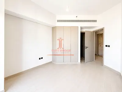 Front Facing| Vacant| Luxury Living