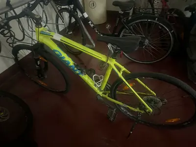 Used Giant Hardtail Mountain Bike - 26 Frame, Bright Yellow