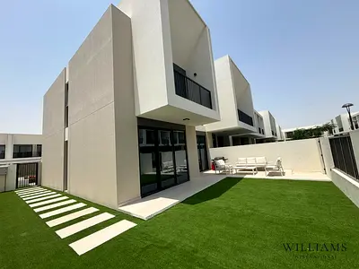 CORNER UNIT | LANDSCAPED | APPLIANCES INCLUDED