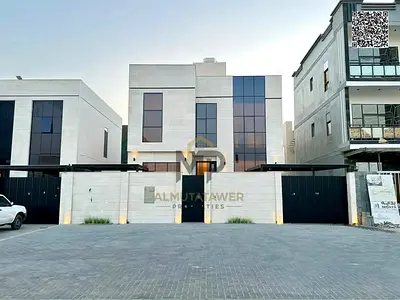 للبيع، فيلا بالقرب من المسجد. من أفخم الفلل في عجمان. بناء وتشطيب سوبر ديلوكس، مساحة بناء واسعة جدًا وغرف، تملك حر. للبيع، فيلا بموقع مميز - تشطيبات م