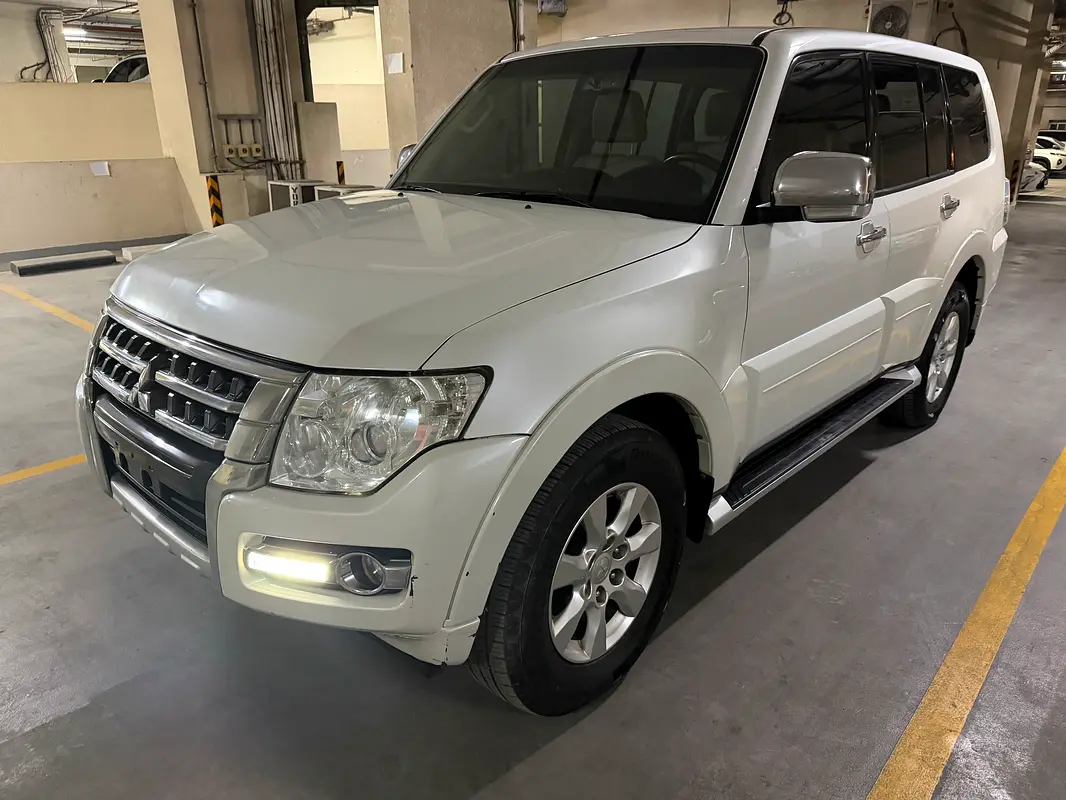 Mitsubishi Pajero 2017 — photo 1 of 12