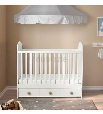 White Wooden Baby Cot/Crib with Under-Drawer Storage