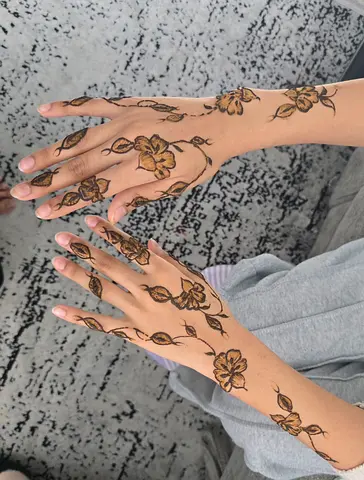 UAE Henna artist