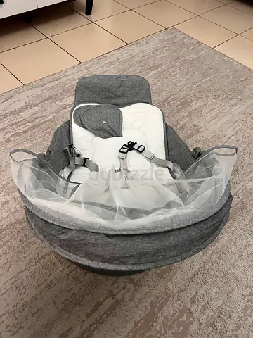 Gray Portable Baby Rocker Bassinet with Mosquito Net