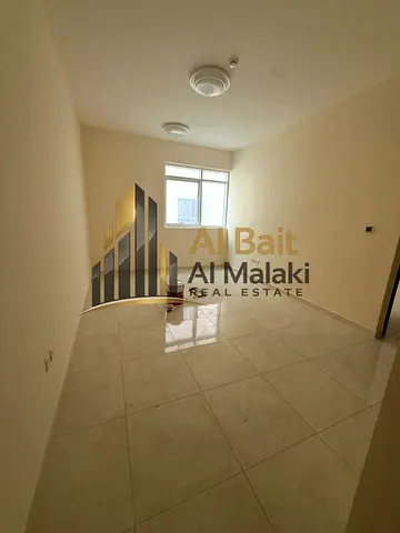 🚗 Prime Location Directly on Dubai Exit