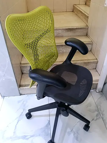 Selling herman miller mirra 2 chair.good condition only little use
