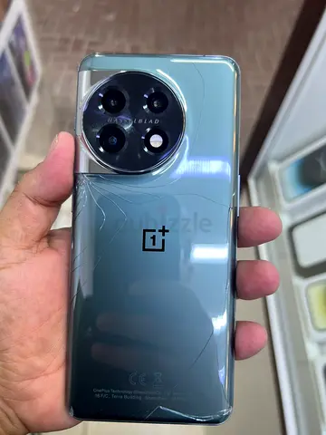 ONE PLUS 11 256GB BROKEN BACK SIDE
