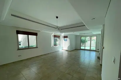 Quiet Neighborhood | Large Garden | Vacant