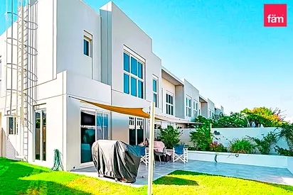 End Unit | Next To The Park | Huge Plot