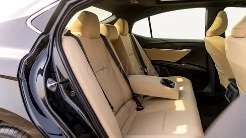 صورة 18 لـ 2025 Toyota CAMRY