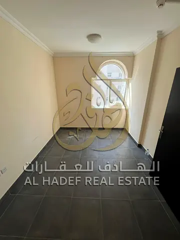 للإيجار السنوي في النباعة | شقة غرفة وصالة مع شهر مجاني دفعات ضمن بناية عائلية ومواقف ترابية متوفرة