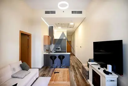 Vacant on June 22 | Big layout | Direct access to pool