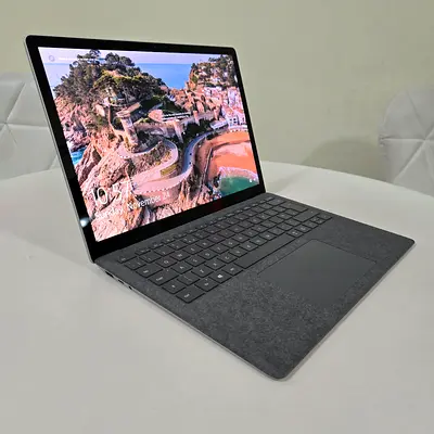 Microsoft Surface Laptop - i7 - 16GB RAM - 512GB SSD - Silver - 13.5 Touchscreen