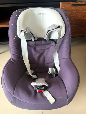 Maxi-Cosi Pearl infant car seat and base (used)