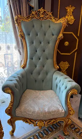 Ornate Gold-Trimmed Tufted Armchair - Classic Royal Style