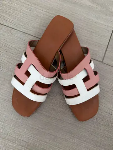 Hermes-like sandals