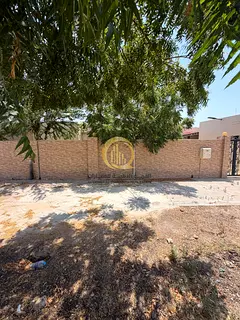 For sale: Traditional house in Al-Qadisiyah area, prime location near the mosque and the third plot