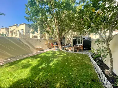 2 BEDROOMS | LARGE PLOT | CLOSE TO PARK