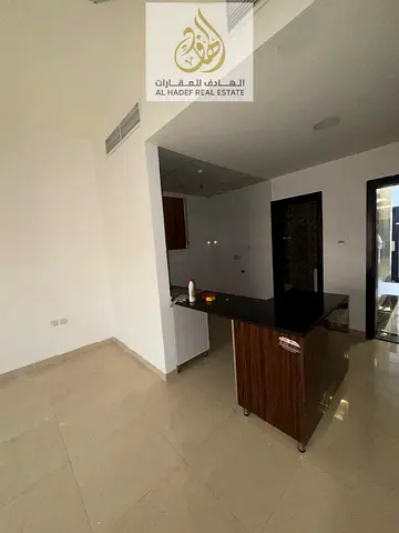 ✨ استوديو للإيجار في المويهات 3 ✨  فرصة مميزة للسكن في استوديو واسع ومريح بمنطقة المويهات 3، يتميز بتصميم عملي ومساحة ممتازة تناسب الأفراد الباحثين عن